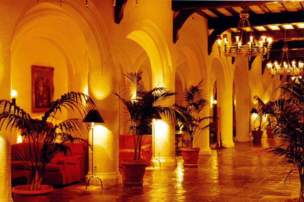 Montauk Manor Hotel Екстериор снимка The lobby of the Hotel del Coronado