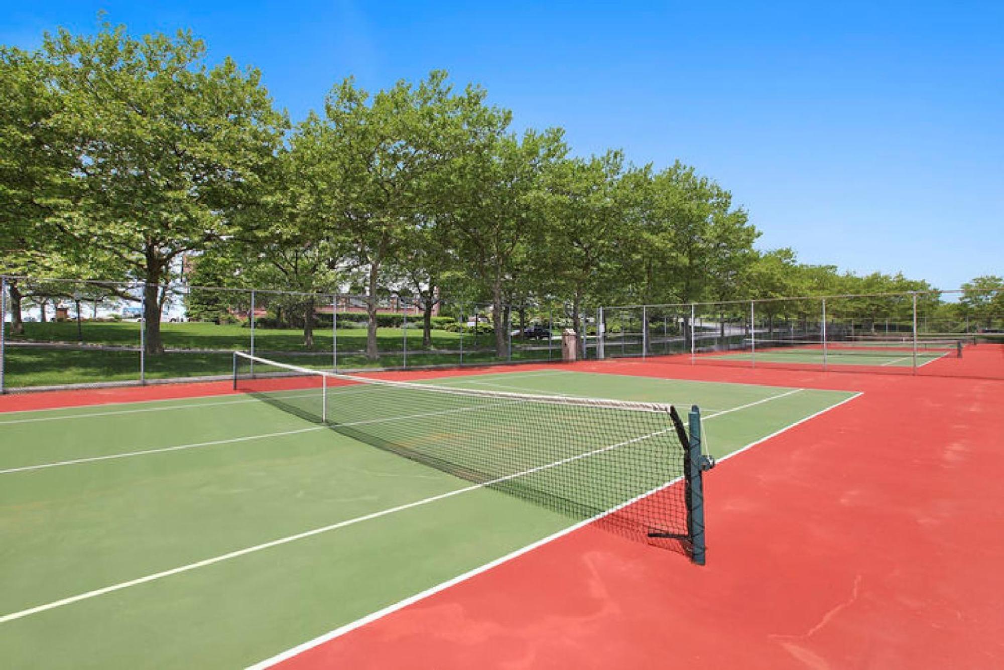 Montauk Manor Hotel Екстериор снимка Tennis courts at the club