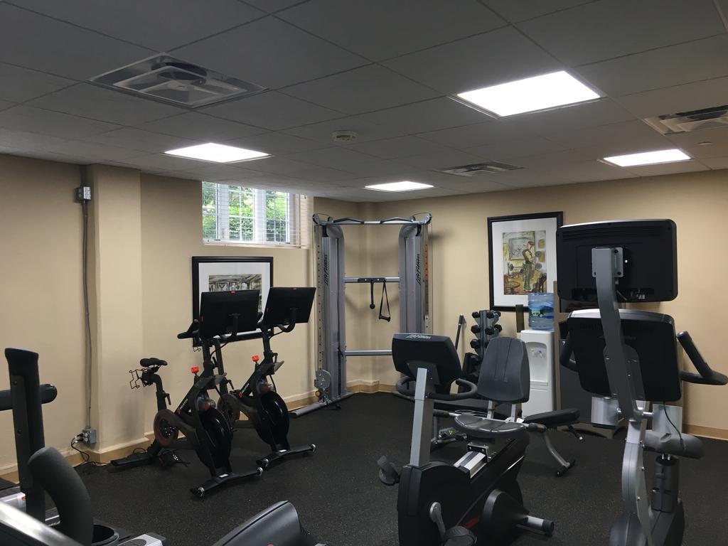 Montauk Manor Hotel Екстериор снимка The gym at the school