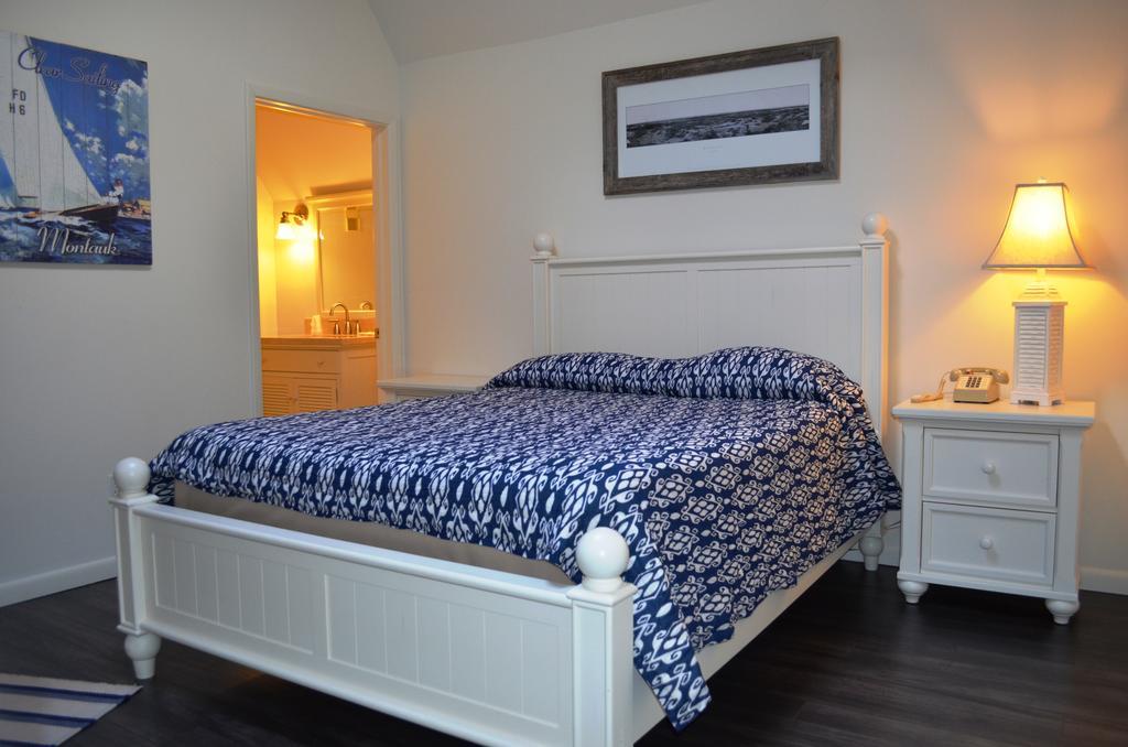Montauk Manor Hotel Екстериор снимка A bedroom at the Inn at the Opera